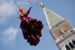 Semarak Karnaval Venesia