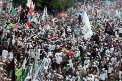 Massa Aksi 212 Penuhi Depan Gedung DPR/MPR