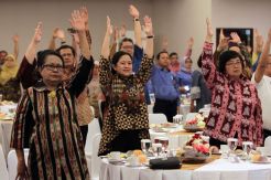 Menko PMK Buka Gerakan Masyarakat Hidup Sehat