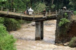 Jembatan Tonjong Rusak Dihantam Banjir Bandang