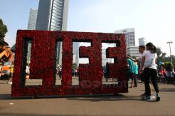 Greenpeace Pamerkan Karya Seni Instalasi Limbah Ponsel