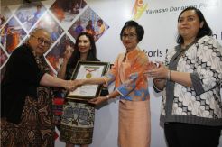 Yayasan Danamon Peduli Peroleh Piagam MURI