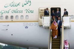 Disambut Presiden Jokowi, Raja Salman Tiba di Indonesia