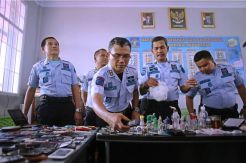 Razia di Rutan Makassar, Petugas Temukan Sabu dan Senjata Tajam