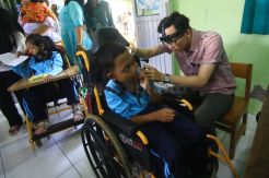 Siswa SLB Negeri Semarang Ikuti Pemeriksaan Telinga dan Pendengaran