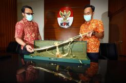 KPK Akan selidiki Pedang Berwarna Emas dari Kerajaan Arab Saudi