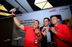 Telkomsel Gandeng Samsung Luncurkan Produk Bundling