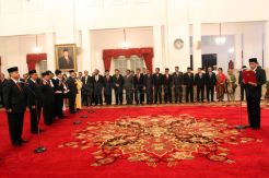 Presiden Jokowi Lantik 17 Duta Besar Luar Biasa dan Berkuasa Penuh