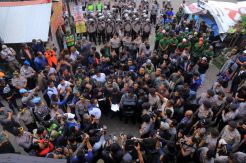 Ratusan Polisi Amankan Eksekusi Kios di Pasar Gedebage Bandung