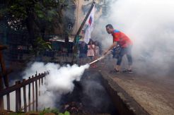 Rescue Perindo Lakukan Fogging di Rusun Cilincing