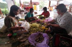 Umat Hindu Siapkan Sesaji untuk Tawur Agung