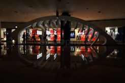 Belanja dalam Gelap saat Earth Hour di Senci