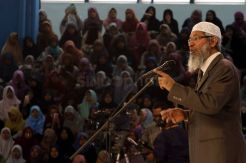 Ribuan Umat Muslim Ikuti Ceramah Dr Zakir Naik