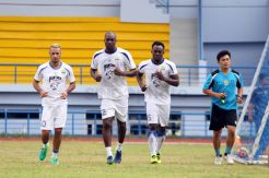 Lama Tak Bermain, Pemain Persib Essien dan Cole Jalani Latihan Terpisah