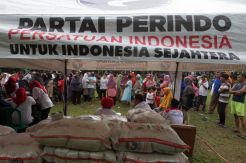 Warga Antusias Hadiri Bazar Murah Perindo
