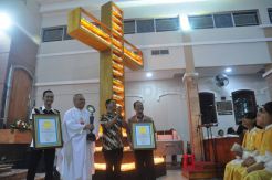 Salib dari 2017 Lilin di Semarang