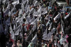 Massa Hizbut Tahrir Indonesia Nyaris Bentrok dengan Ormas Islam di Makassar