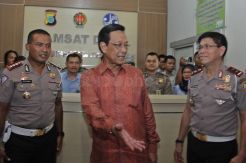 Sri Sultan Tinjau Samsat Desa di Sleman