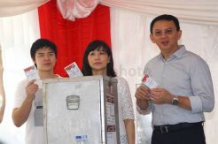Ahok Nyoblos di TPS 54 Pantai Mutiara