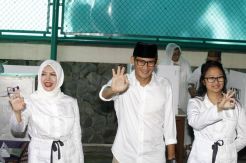 Sandiaga Uno Nyoblos di TPS 1 Kebayoran Baru