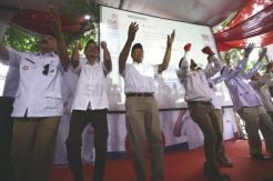 Usai Nyoblos, Anies Singgah di Posko Cicurug