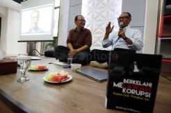 Bedah Buku Berkelahi Melawan Korupsi, Tunaikan Janji Wakafkan Diri