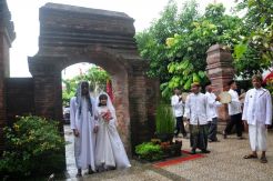 Tradisi Nganten Mubeng di Masjid Wali Kudus