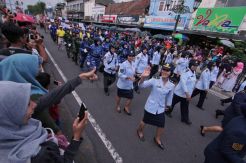 Warga Yogyakarta Antusias Saksikan Pawai Dirgantara