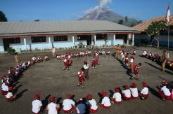 SD Negeri 040480 Karo Gelar Upacara Hari Pendidikan Nasional