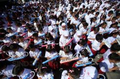 Peringati Hardiknas, 2.000 Siswa Pecahkan Rekor Bermain Pianika