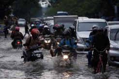 Banjir Genangi Sejumlah Titik di Bandung