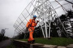 Pagar Lapangan Golf Roboh Timpa Kabel SUTET