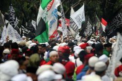 Massa Aksi Simpatik 55 Datangi Gedung Mahkamah Agung