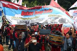 Ratusan Pekerja JICT Demo di Depan KPK