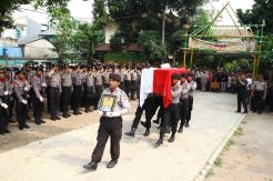 Jenazah Briptu Anumerta  Imam Gilang Adinata Diberangkatkan ke Klaten
