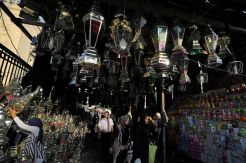 Sambut Ramadhan, Warga Mesir Berburu Lentera