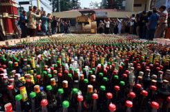 Jelang Ramadan, Polres Metro Jakarta Pusat Musnahkan 10.000 Botol Miras