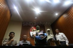 KPK Tunjukkan Barang BUkti OTT BPK-Kemendes