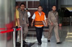 KPK Periksa Mantan Anggota DPR Charles Jones Mesang