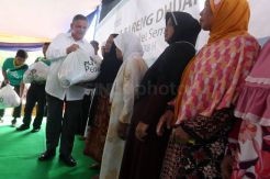 PLN Bagikan 15.000 Paket Sembako