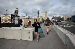 Antisipasi Teror, Westminster Bridge London Dipasang Beton Pembatas