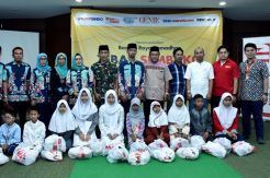 KORAN SINDO dan SINDOnews.com Tebar Sembako di Pasar Minggu
