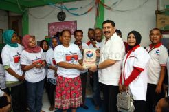 Partai Perindo Serahkan Bantuan Kepada Korban Kebakaran di Muara Baru