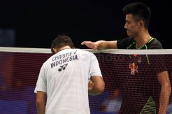 Tepukan Pundak dari Chen Long untuk Jonatan Christie