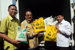 Fraksi Partai Golkar DPR Salurkan 25.000 Paket Zakat dan Infaq