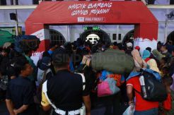 Stasiun Pasar Senen Mulai Dipadati Pemudik