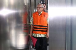 KPK Lanjutkan Pemeriksaan Kadis Pertanian Jatim Bambang Heryanto