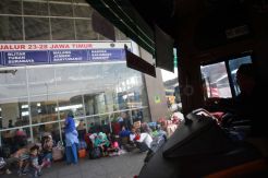 Pemudik Jawa Tengah dan Jawa Timur Padati Pulogebang
