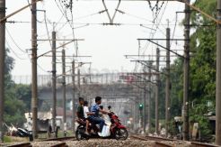 Perlintasan Kereta Tanpa Izin Sumber Kecelakaan