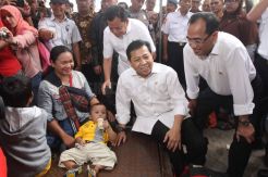 Ketua DPR dan Menhub Tinjau Arus Mudik di Stasiun Senen